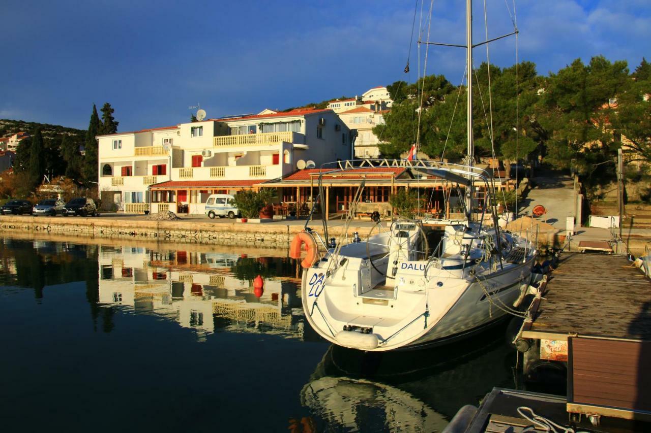 Apartmani Prova Tisno Exterior photo