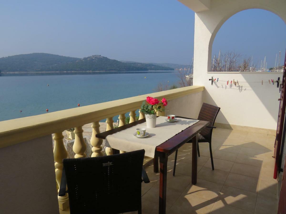 Apartmani Prova Tisno Exterior photo