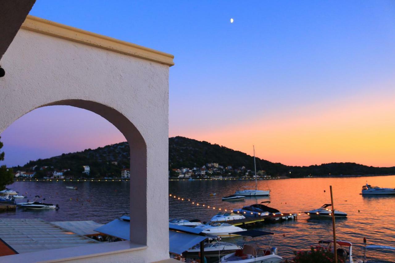 Apartmani Prova Tisno Exterior photo